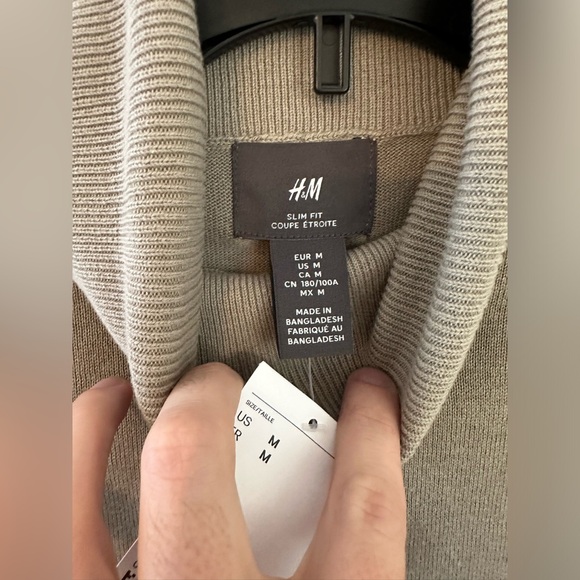 H&M Men’s Turtle Neck - Picture 3 of 4